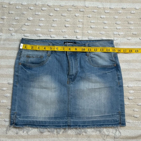 Dollhouse denim mini raw hem medium wash jean skirt size 9 - Picture 7 of 8